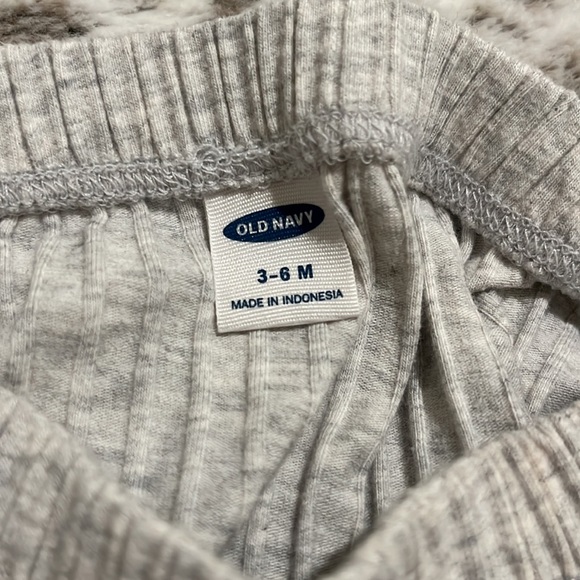 Gender Neutral Gray Ribbed Ultra Stretchy Pants Size 3-6 Months Baby - Picture 3 of 3